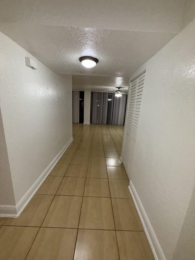 Foto del edificio - 8740 NW 40th St