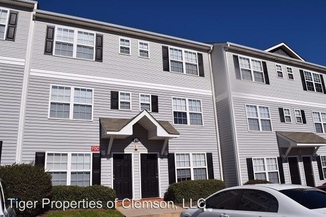 Building Photo - 128 University Village Dr