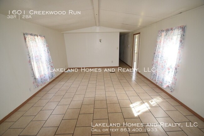 Foto del edificio - 1601 Creekwood Run  3BR/2BA Doublewide