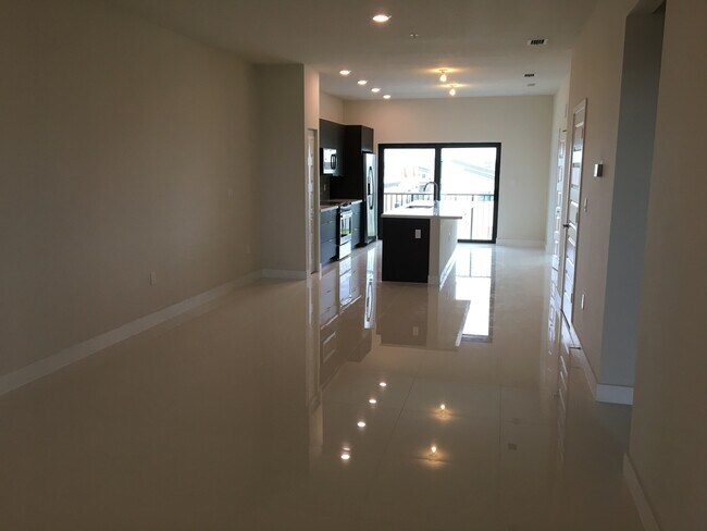 Building Photo - Modern 2 Bed 2.5 Bath at Apex at Park Cent...