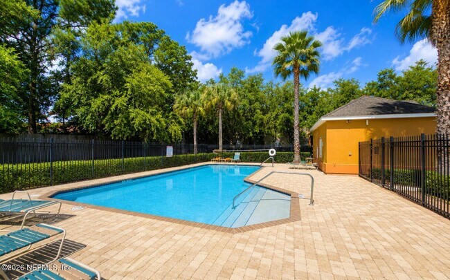 Foto del edificio - 6861 Lake Mist Ln