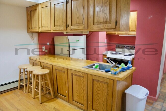 Building Photo - 36 Beacon St