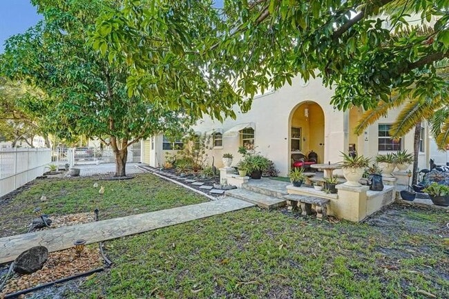 Building Photo - 2000 Jackson St