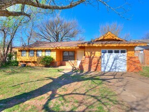 Building Photo - 837 Briarlane Rd