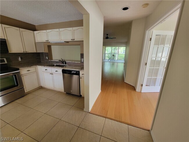 Foto del edificio - 7719 Jewel Ln