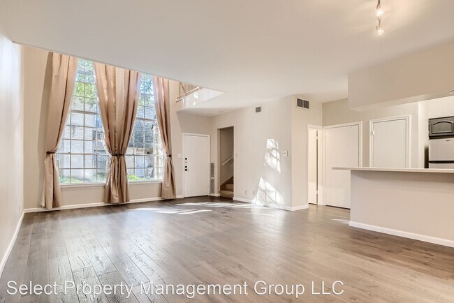 Building Photo - 1 br, 1.5 bath House - 7731 Broadway #28F