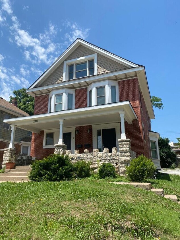 Renovated and Spacious MidTown Duplex! House Rental in Kansas City