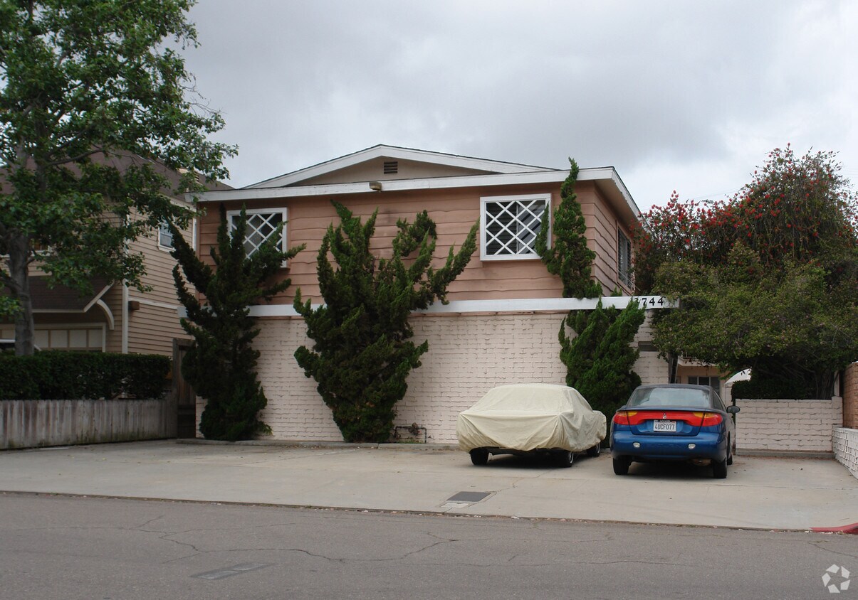 Foto principal - 3744 7th Ave