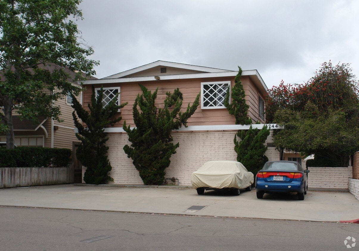 Primary Photo - 3744 7th Ave