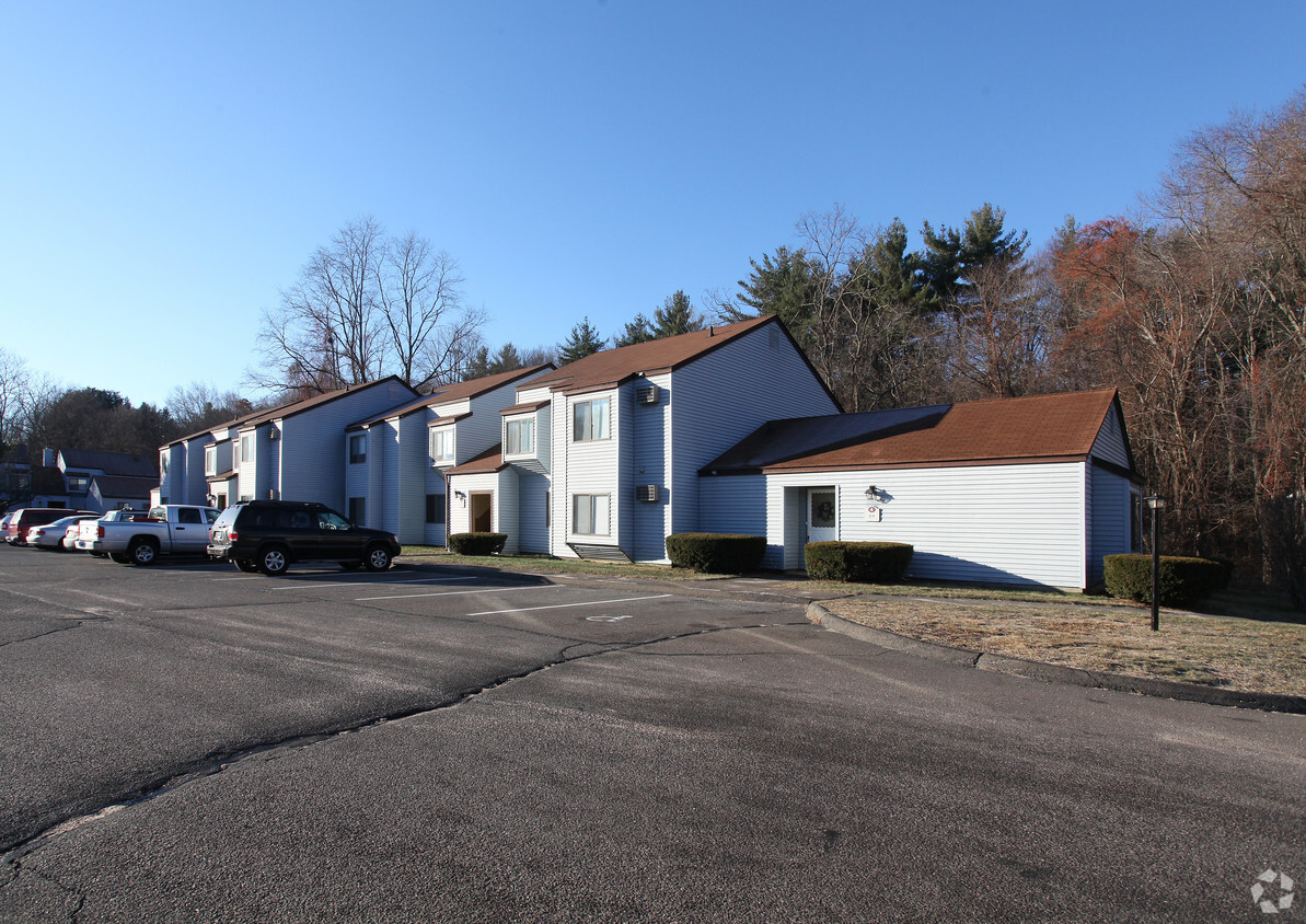 Front of Building - Hoskins Crossing