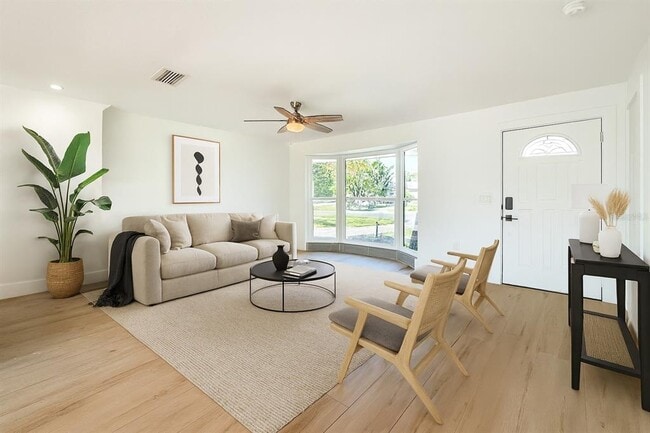 Foto del edificio - 2074 Bayou Grande Blvd NE