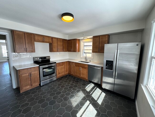 Building Photo - 8627 W Burleigh St