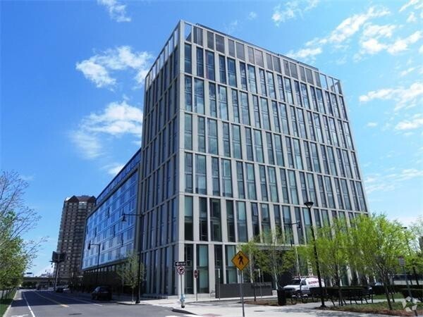 Building Photo - 2 Earhart St