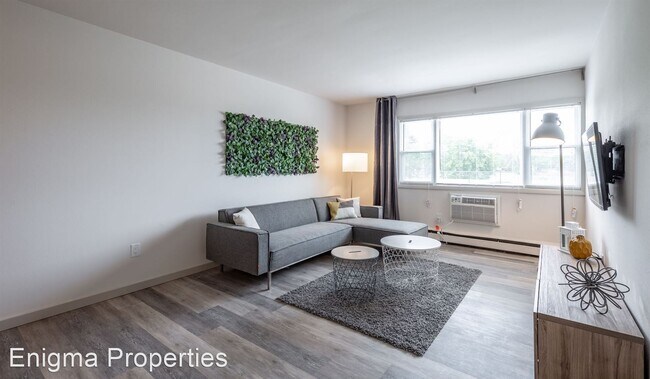 Foto del edificio - 2 br, 1 bath  - 2867 S. Kinnickinnic Ave.