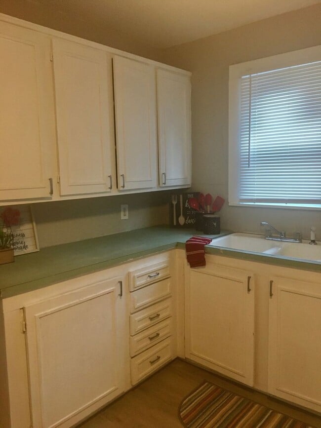 Building Photo - COMING SOON! 3 Bed House!!! Wooden floors!