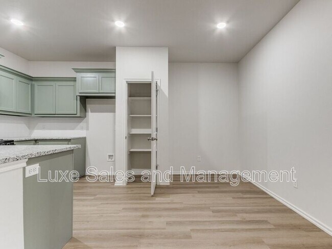 Foto del edificio - 1519 Pavy Parkway