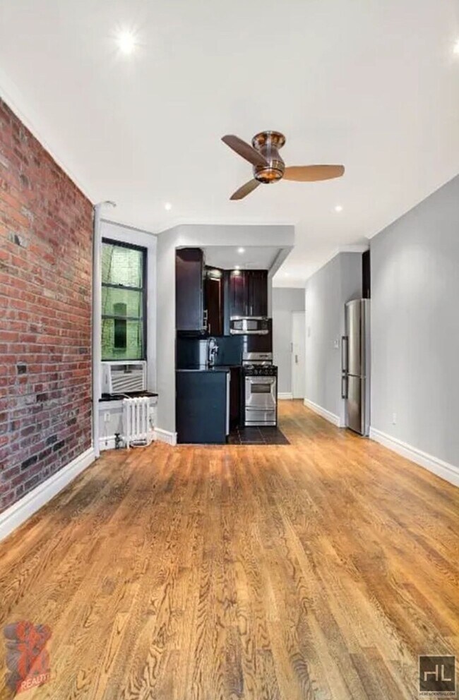Building Photo - Mott Street