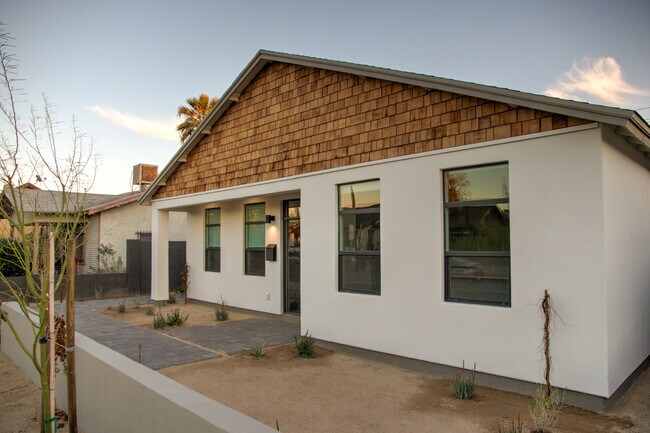 Building Photo - 1027 E McKinley St
