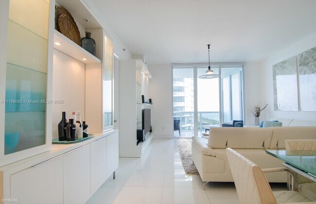 Building Photo - 3 br, 3.5 bath Condo - 15811 Collins Ave A...