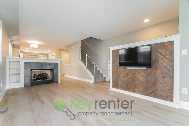 Building Photo - Modern 3 Bedroom with Office Space, Balcon...