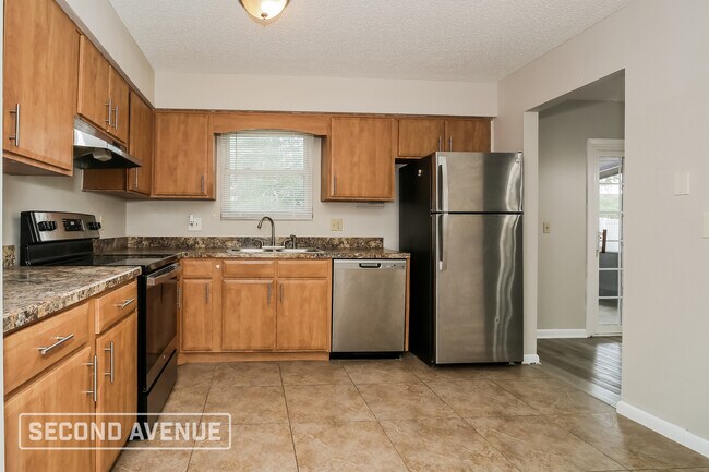 Building Photo - 2030 Broad Oak Dr