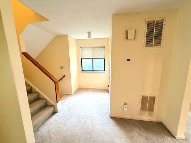 Main level foyer - 40 Crossroads Ln
