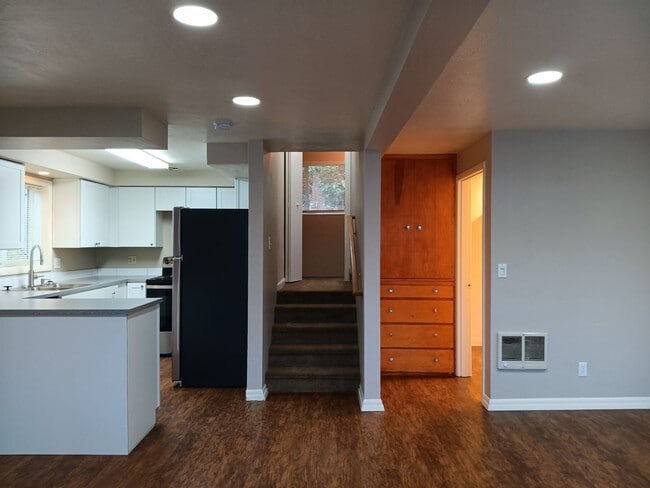 Foto del edificio - This Charming location Is Ready For You!