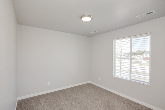 Building Photo - Beautiful 4 Bedroom Upscale Home