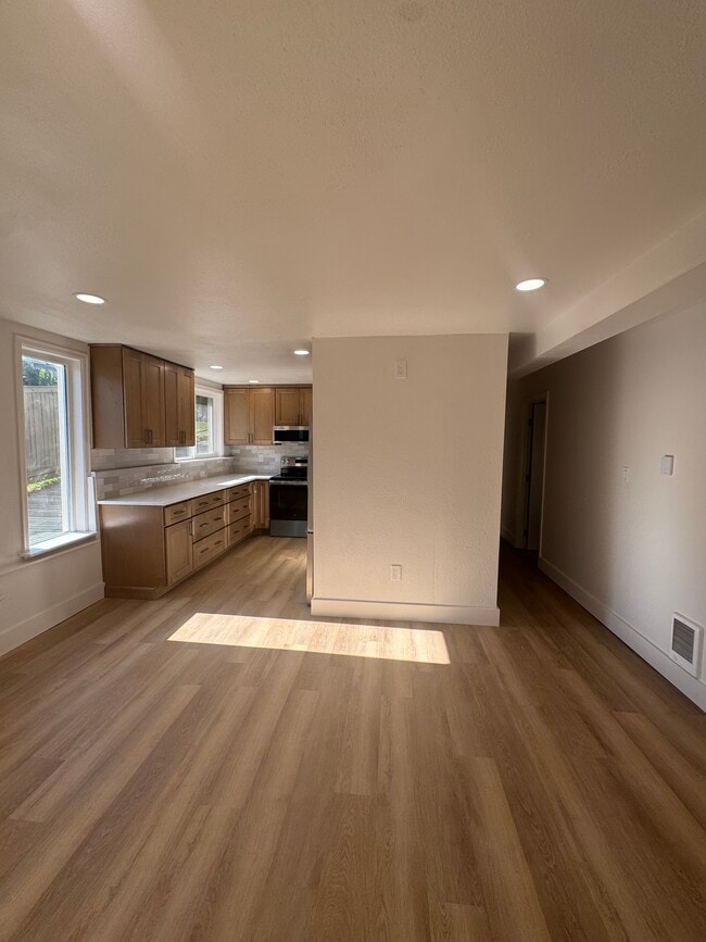 Living room - 3948 S Brandon St