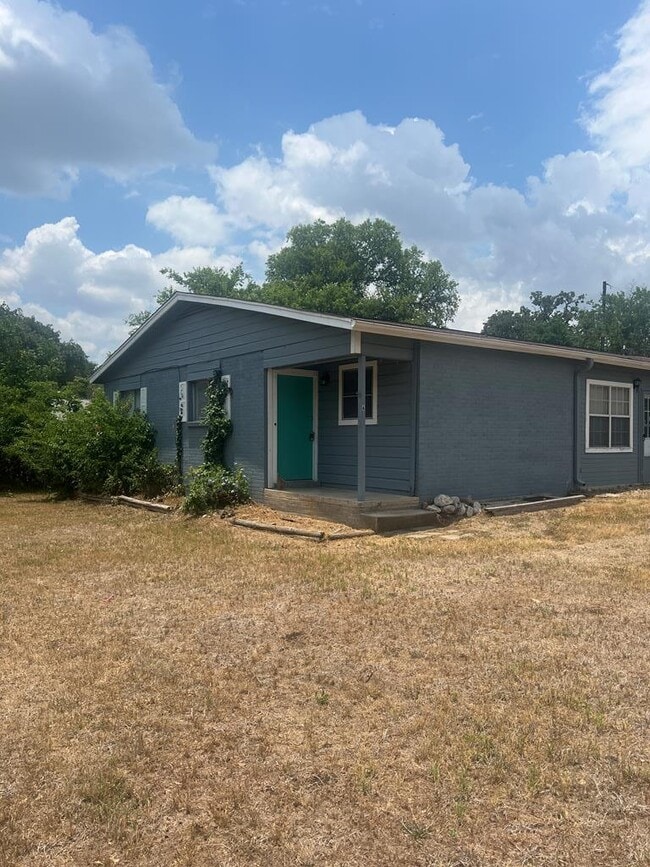 Building Photo - 100 Hilltop Dr
