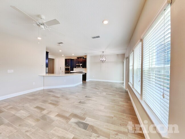 Foto del edificio - 195 Silver Creek Pl