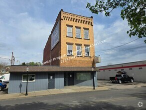 Building Photo - 1015 S Mill St
