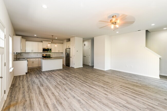 Building Photo - 337 Kirby Dr, Charlotte, NC