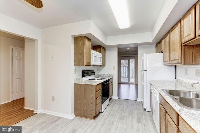 Building Photo - 12218 Nutmeg Ct