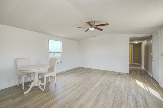 Foto del edificio - 614 Rd 5707