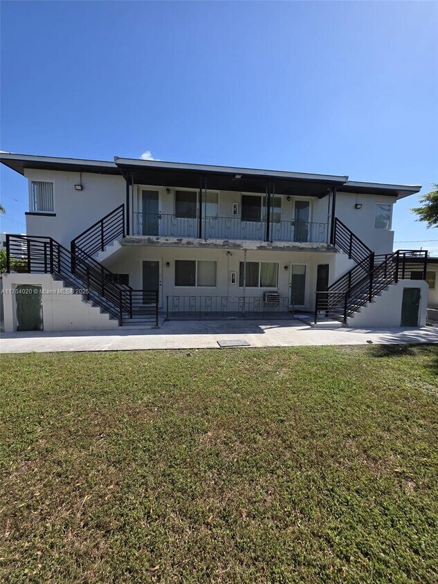 Foto principal - 2140 Biarritz Dr