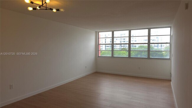 Foto del edificio - 1351 NE Miami Gardens Dr