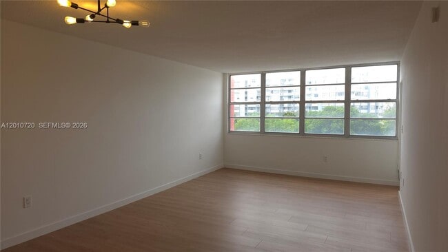Building Photo - 1351 NE Miami Gardens Dr