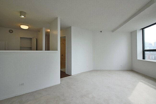 Building Photo - 445 E Ohio St