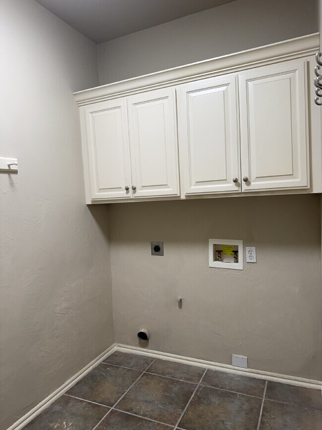 Foto del edificio - 4-bedroom property in a fantastic North Edmond
