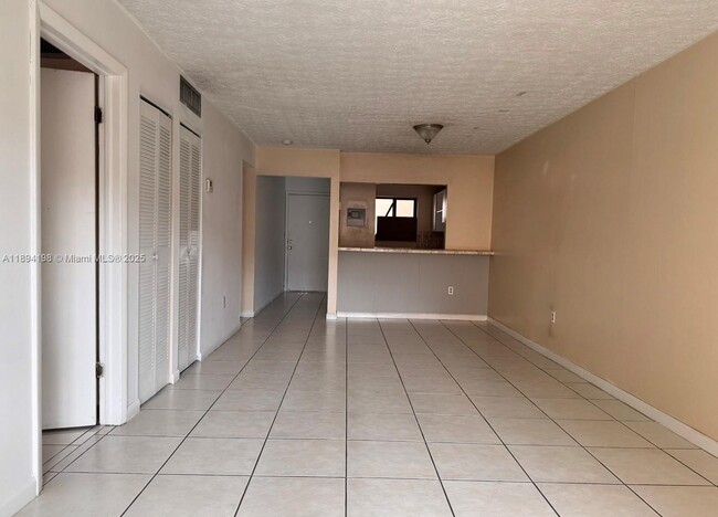 Foto del edificio - 6055 W 19th Ave