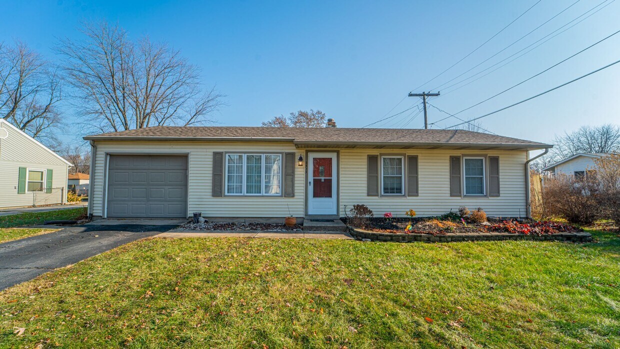 Primary Photo - 3 Bed 1 Bath Home
