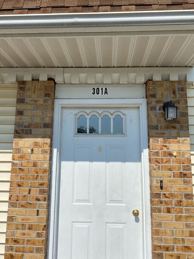 Foto del edificio - New Listing!!! 2 Bedroom in Albion!!!