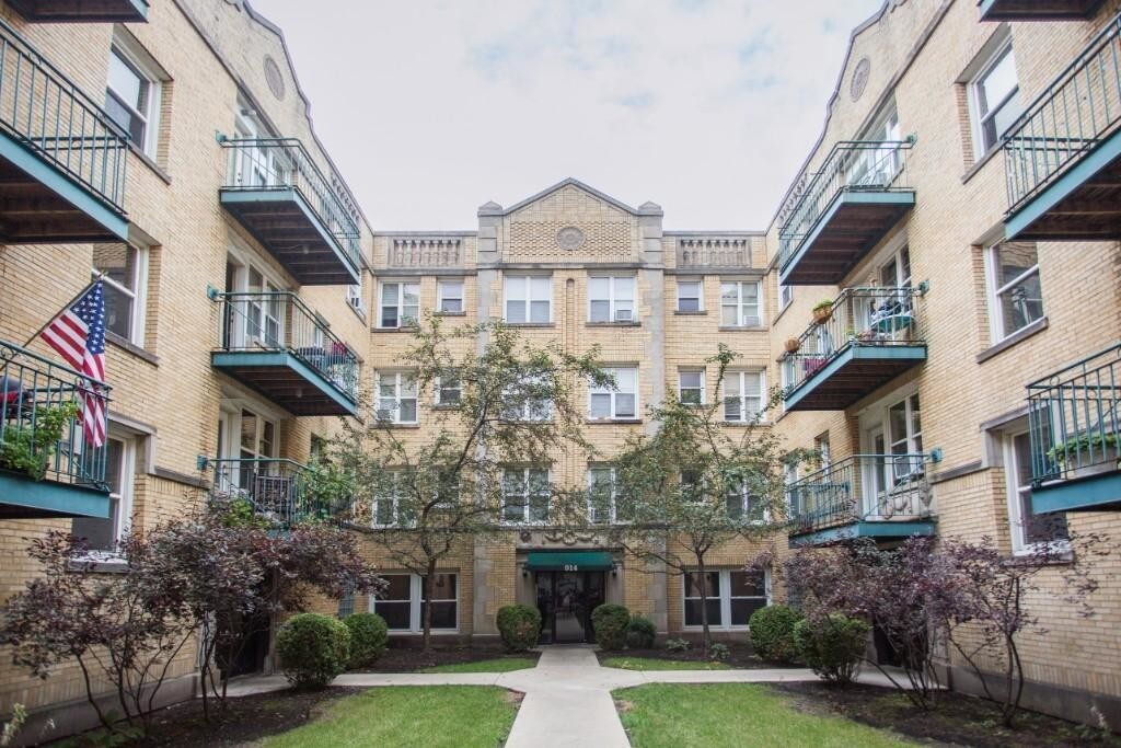 Primary Photo - 916 W Dakin St