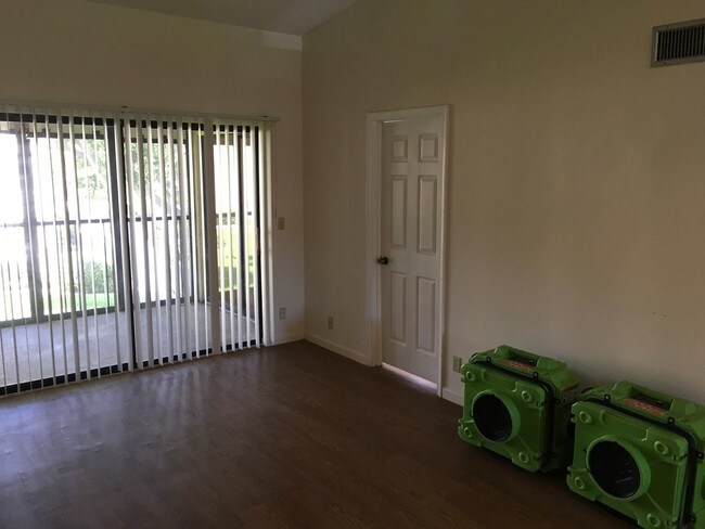 Foto del edificio - 2 br, 2 bath House - 300 Palm Wood Place U...