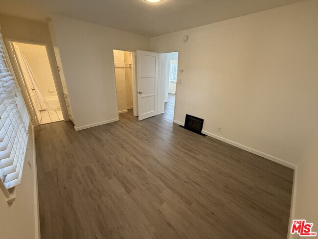Foto del edificio - 1846 Pandora Ave