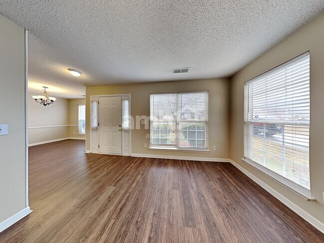 Building Photo - 612 Fairview Lake Way