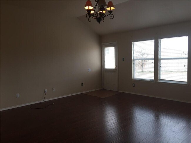 Building Photo - 2800 Briargrove Ln