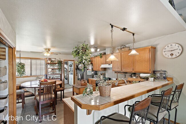 Foto del edificio - 3 br, 2 bath House - 150 E. Linden