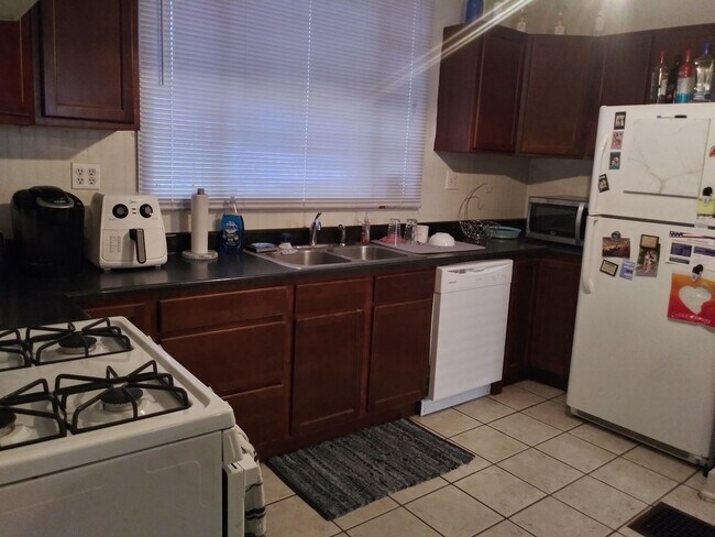 Foto del edificio - 1202 N Walnut St